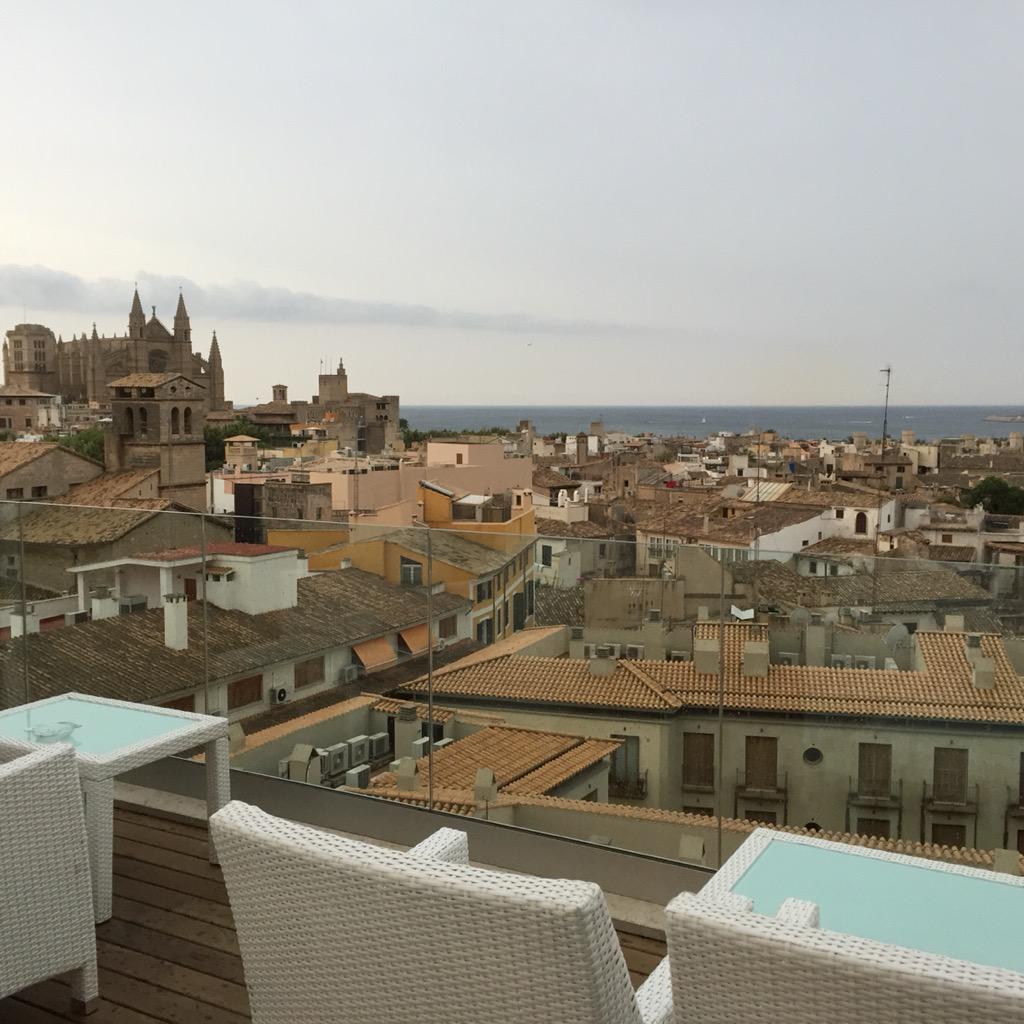 MissGuest's tweet photo. Pre dinner drinks @skybarcuba #palmamallorca http://t.co/sOFas95w3h