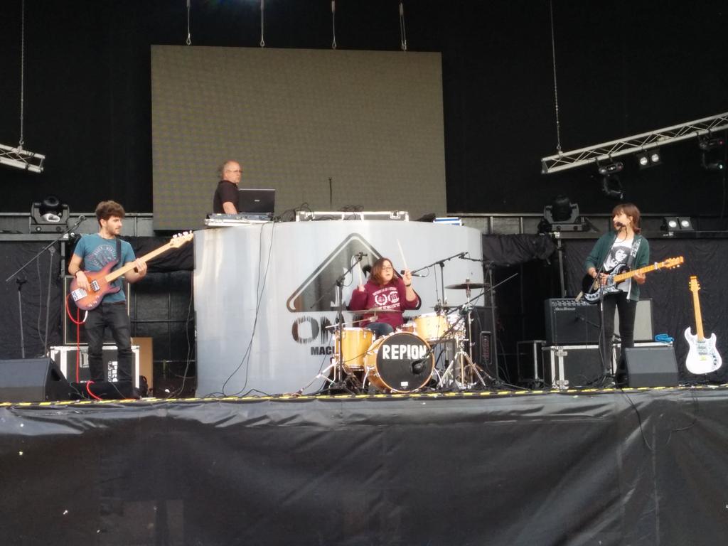 _luisaguado's tweet image. Esperado a que empiece el conciertazo de #Repion en #Ausejo