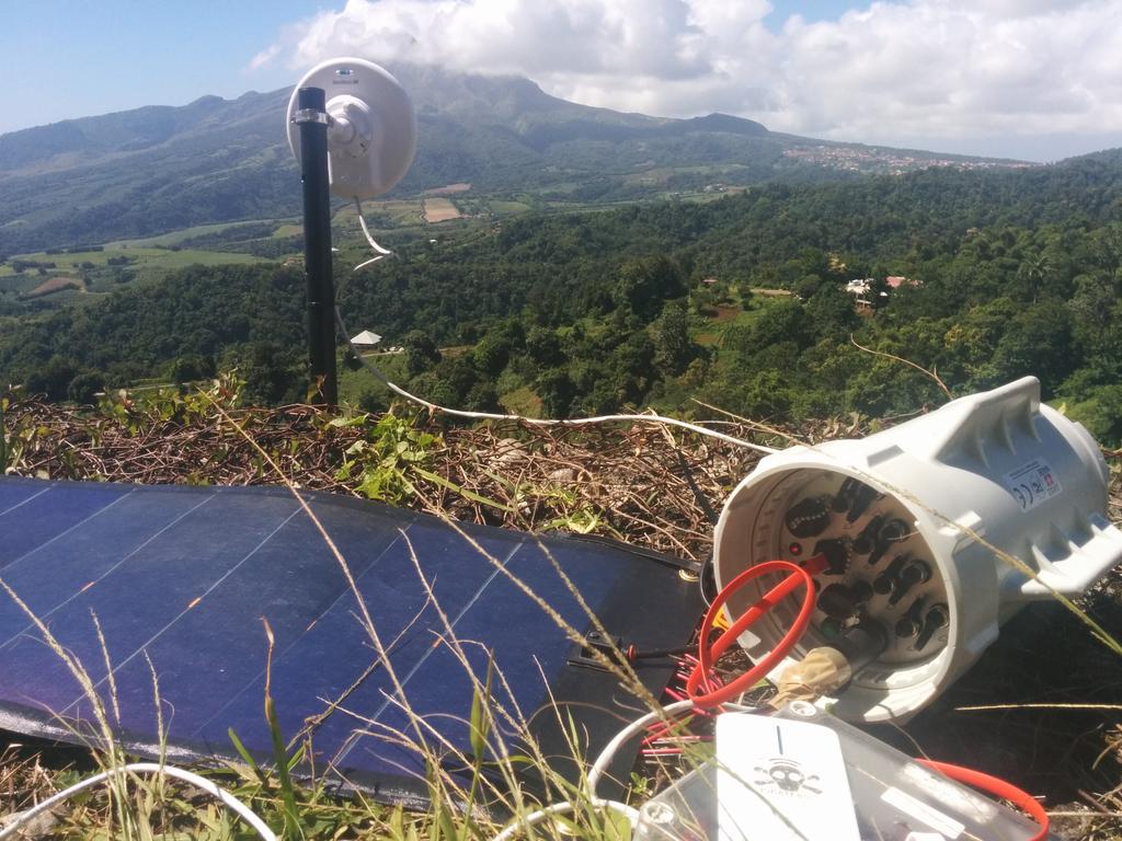 RatZillaS's tweet photo. Long range and solar #PirateBox. Volcano Mount Pelée #EmergencyBox. Next hot-spot for a Tropical Wireless Battlemesh? http://t.co/7OOiGSNTh8