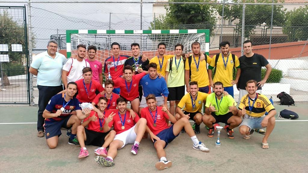 victorMM18's tweet photo. Campeones del torneo de Huétor Vega . Perfecto el finde , y el finde que viene por fin el torneo de casa ya :) . http://t.co/jEJq3K1BWF