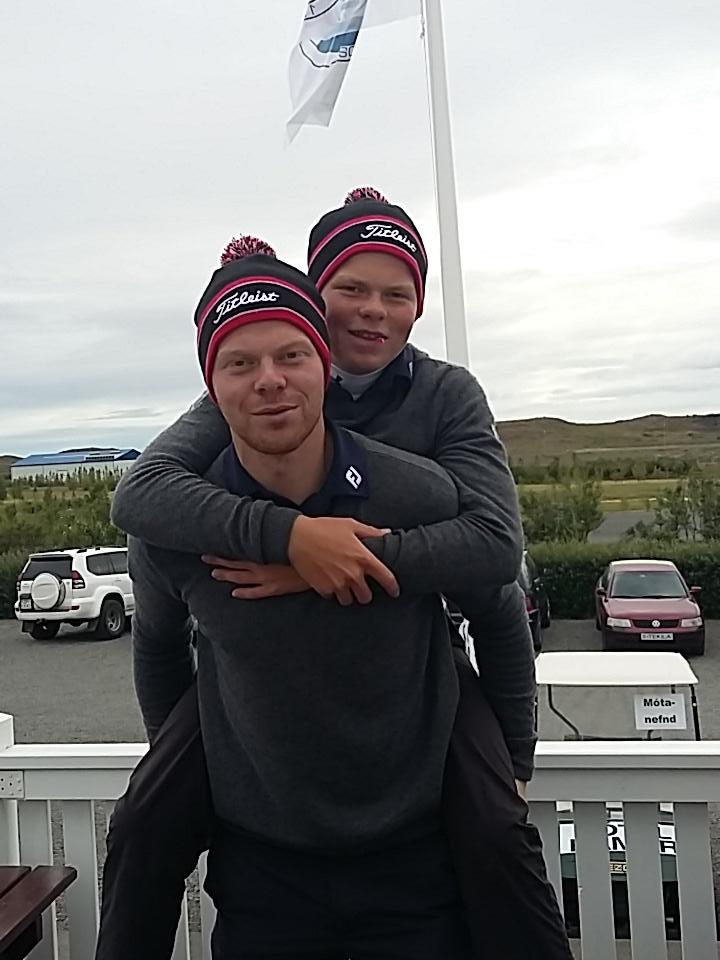 1. deild karla - Ber er hver að baki nema sér bróður eigi.