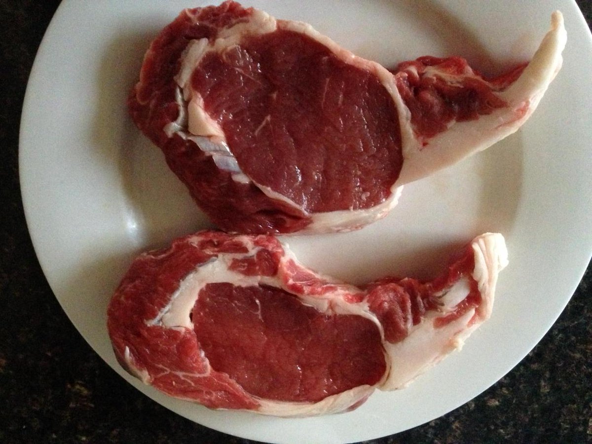 chickfoods's tweet photo. Looking forward to getting these in the pan @guilderdbutcher. #realfoodrealflavour @EnglishMarket #yumyum http://t.co/iRoLF7UwSu