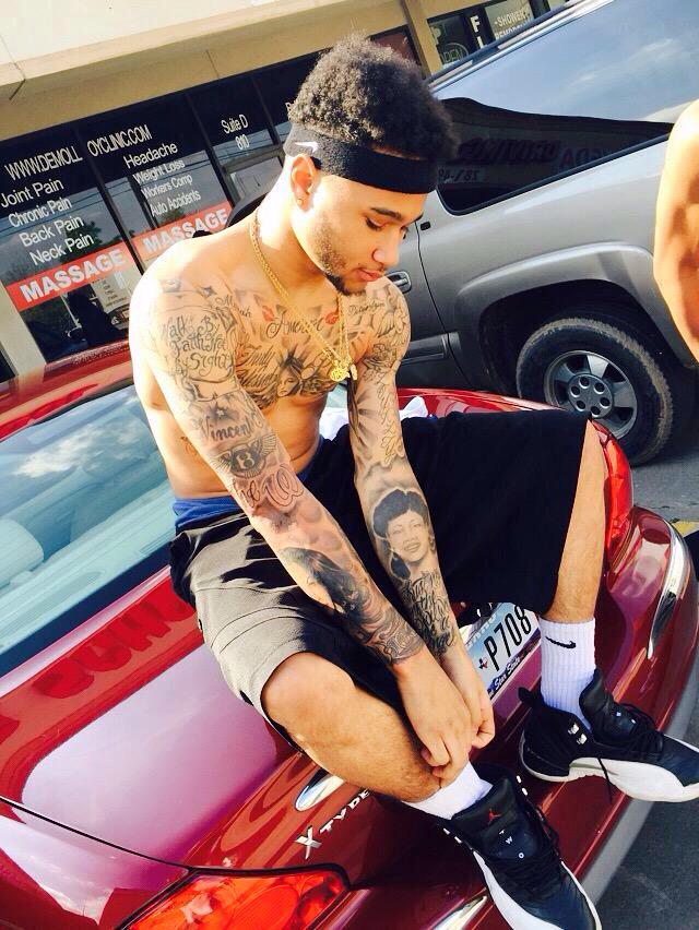 iSmackNiggas's tweet photo. 👑🚗💉 http://t.co/uOihqauZR9