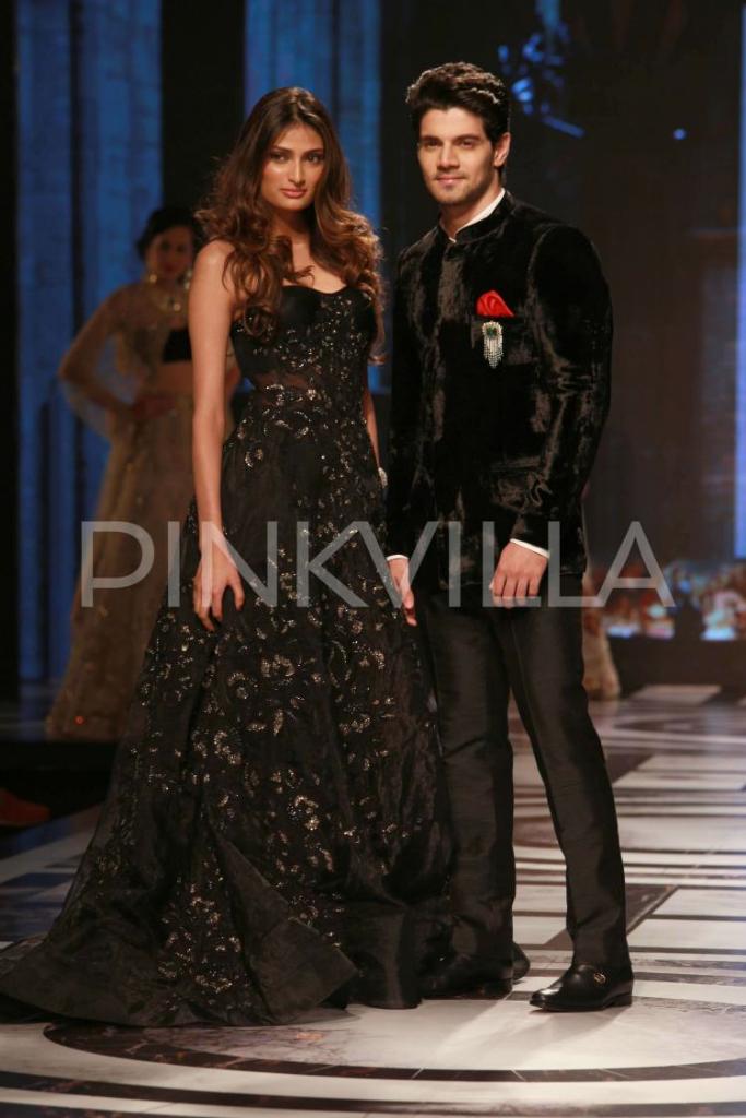 TheAthiyaFC's tweet photo. [SET-3] @theathiyashetty And @soorajpancholi9 Walked On The Ramp Of India Bridal Fashion Week http://t.co/Go3YtntzIB