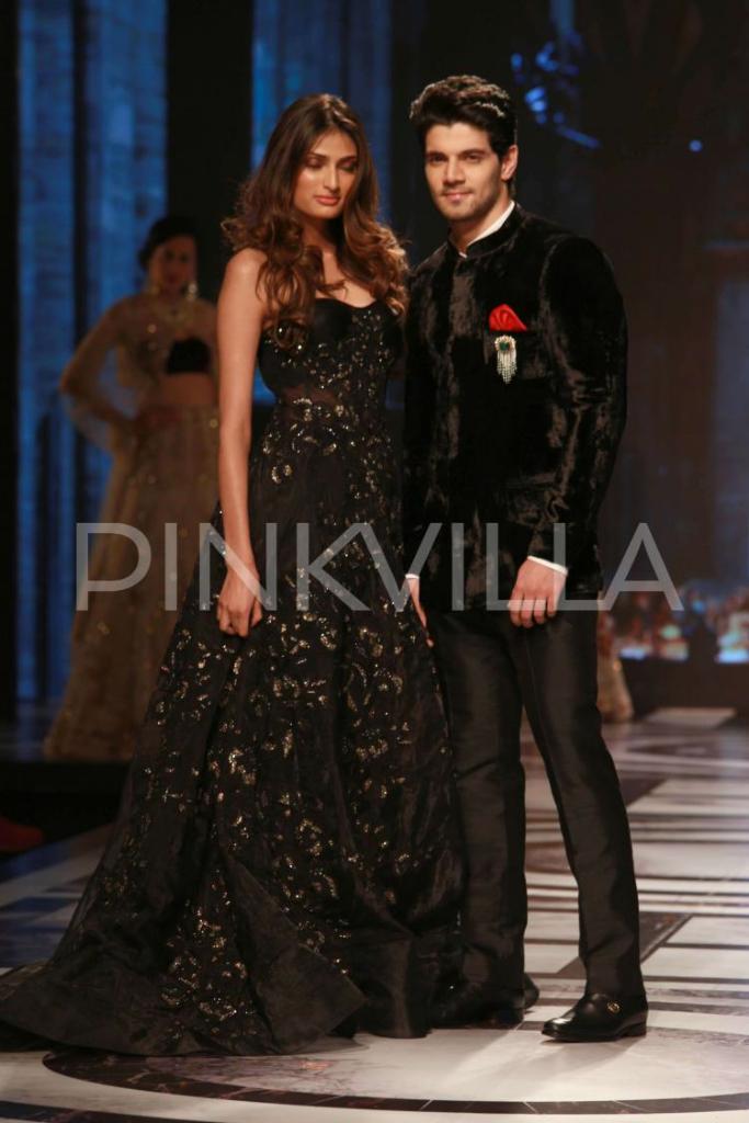TheAthiyaFC's tweet photo. [SET-3] @theathiyashetty And @soorajpancholi9 Walked On The Ramp Of India Bridal Fashion Week http://t.co/Go3YtntzIB