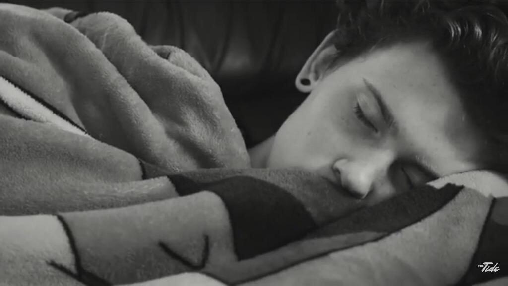 levijonespics's tweet photo. @TheTideLevi my favourite prince #TideNewCover http://t.co/03zOTHv4s1