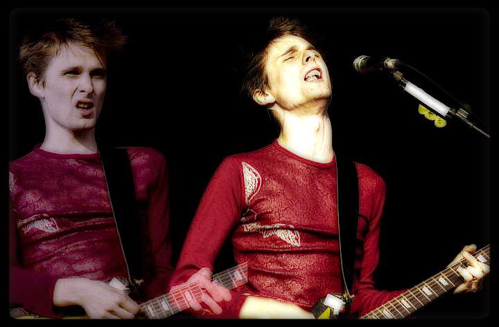 DeadStarOfSpace's tweet photo. Matt edit #MTVHottest Muse http://t.co/3V2ldbHyNn