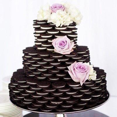 Oreo tower cake, sorts out my baking problems 😜!!! #oreocake #oreowedding #mrscustom instagram.com/p/6IkLckp5Pr/