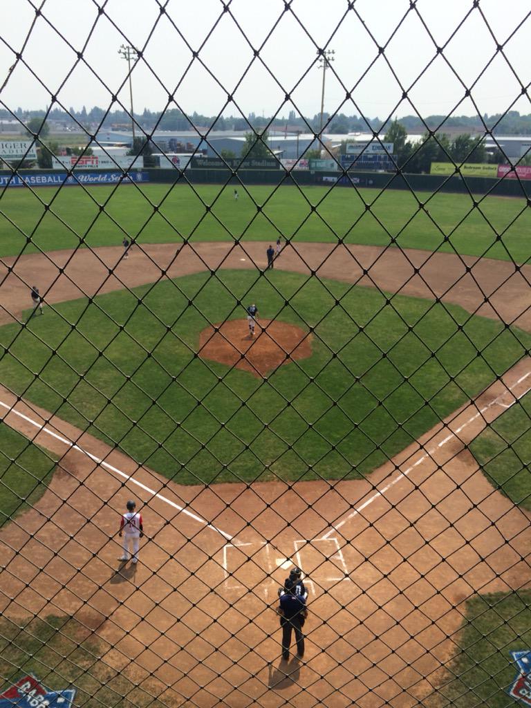 BabeRuthWS's tweet photo. And here we go! Mid Atlantic (Williamsport, PA) takes on New England (Cape Cod, MA). #BabeRuthWS http://t.co/tGwlQFwSs4