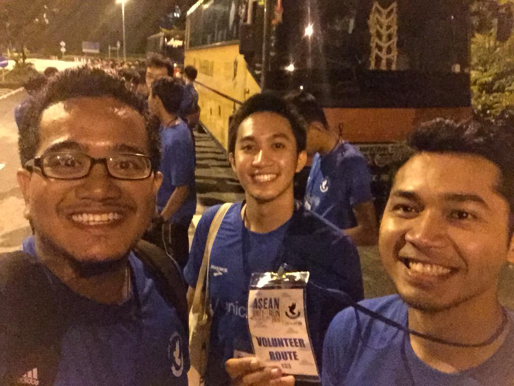 aizatabdllh's tweet photo. volunteers๐ #ASEANunityrun2015 http://t.co/ULguIDdLhM