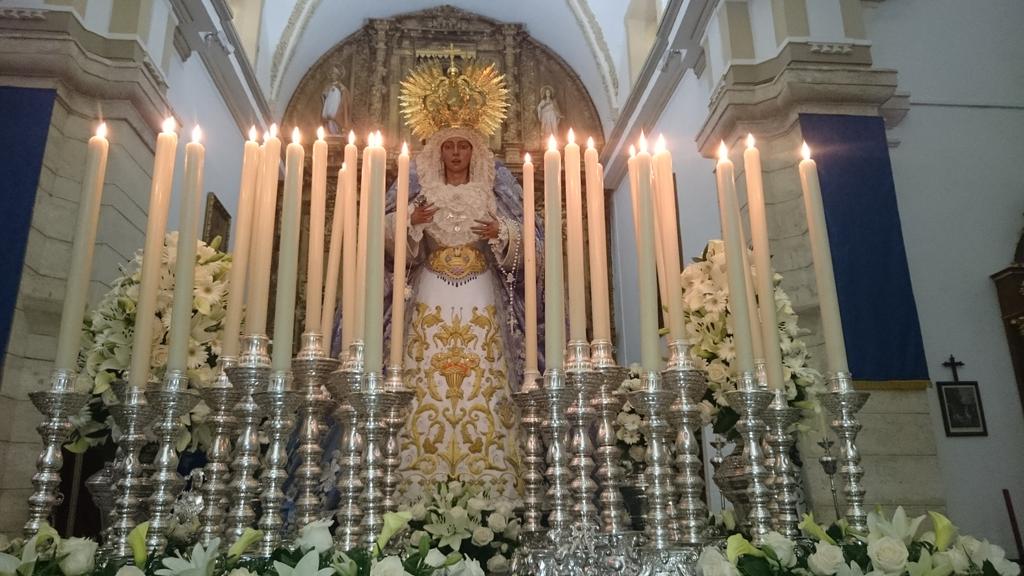 Tenemos el honor de acompañar a @Pro_Aurora en su primera salida procesional.