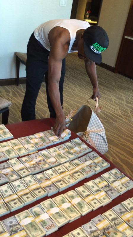 I'm gonna just pack light for this trip #AirMayweather
Photo credit: <a href="/thatjessilee/">Jessi Lee</a>