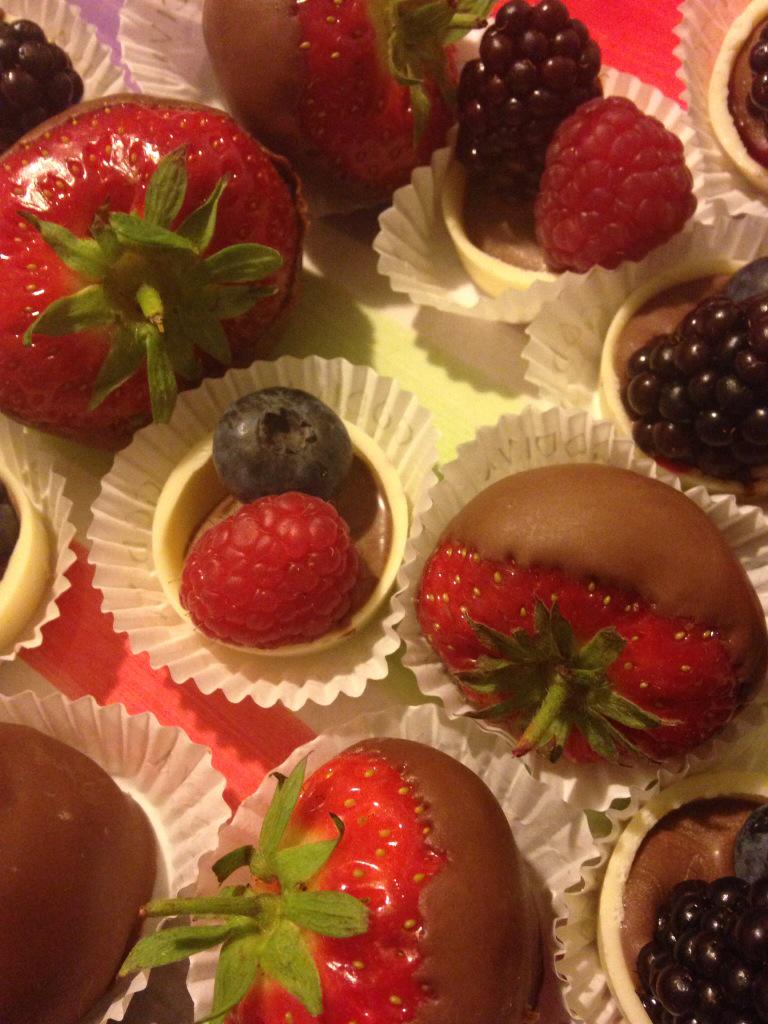 TracyVegro's tweet photo. Thank you, Serena - a very sweet treat indeed.  Tx http://t.co/lO7bzc3JAb