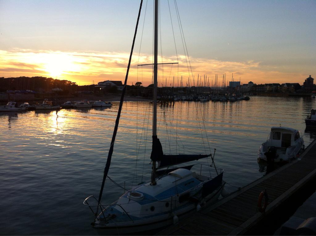 Seaside new planting schemes coming on nicely and Littlehampton Sunsets are always a pleasure <a href="/LoveLittlehampt/">Love Littlehampton</a>