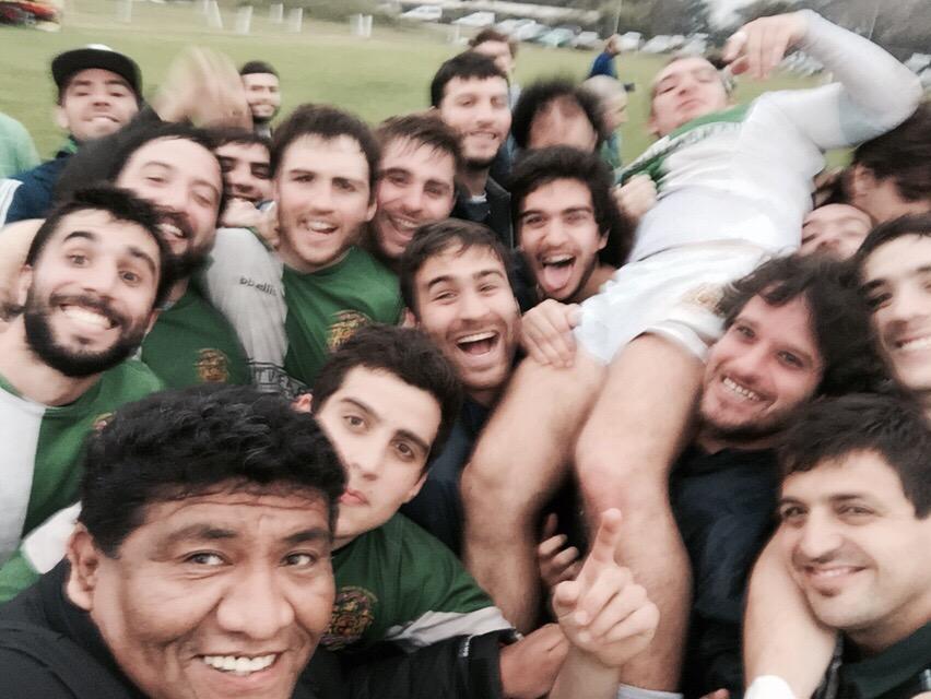 negrocazon's tweet photo. Gran triunfo de La Salle. Hermoso grupo de amigos! @Steflsr  @rodrols @herdigiovanni @loro2013 @huesolsr @ftassara15 http://t.co/jMTqzNnUJp