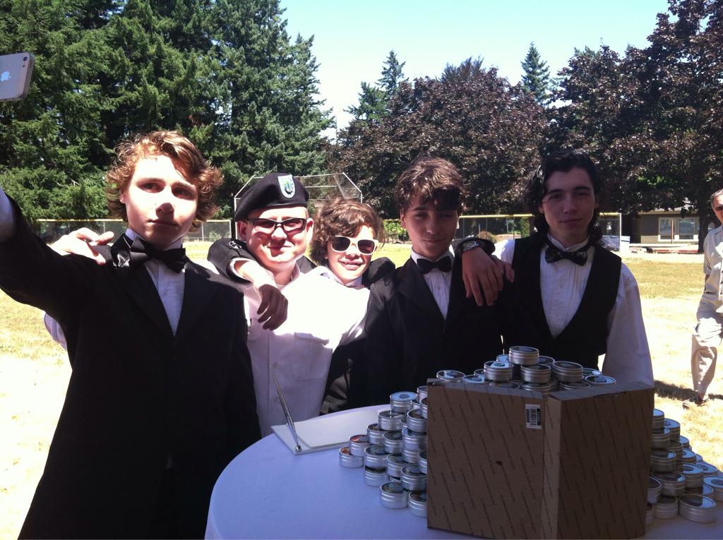 north_mu's tweet photo. North + the happy groom 😜 http://t.co/v4mQezVf3F