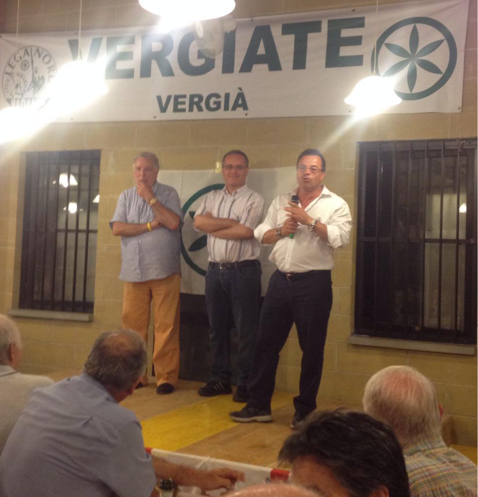 GreLibra's tweet photo. Buona serata qui #legainfesta con #Buonanno e #FagioliSindaco #LegaNord ๐ http://t.co/ZYi92gIgB8