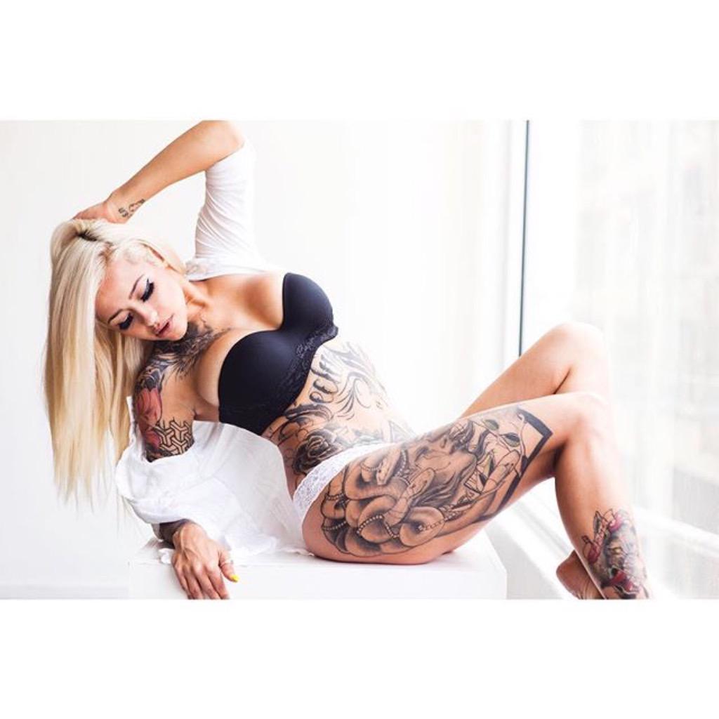 SarahGiampapa's tweet photo. My wake up call is his bedtime @justinswainphotography 💁🏼❤️💋 http://t.co/L9rz0IHHgS