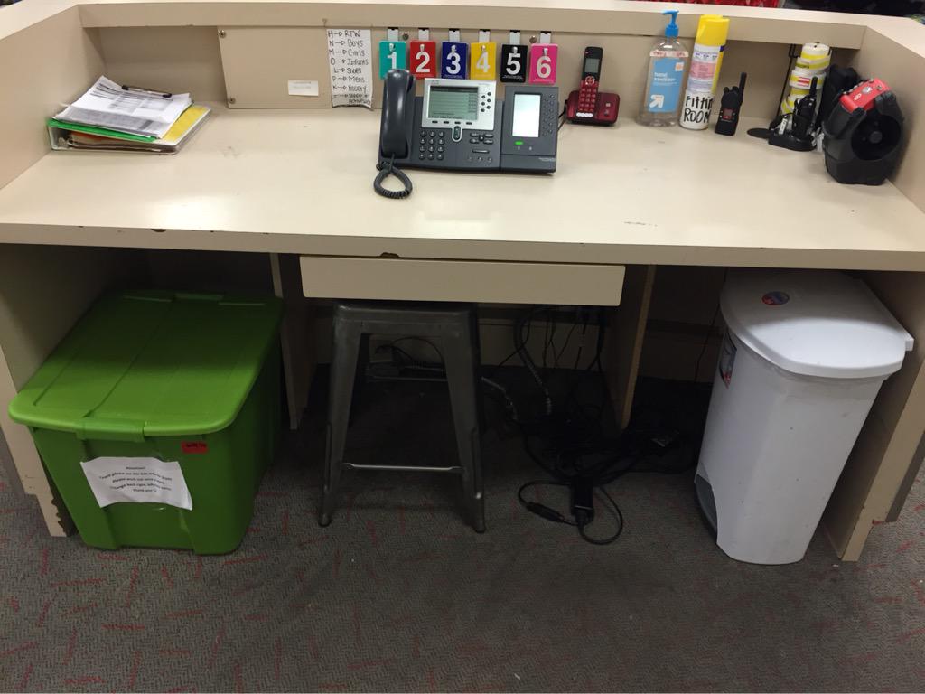 Clean, organized, sanitized and re-wrap free fitting room!! @iamklh_ <a href="/bigdh42/">Dustin Hamilton</a> <a href="/bcormalis/">Barbara Mari</a>