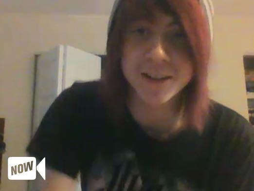 Em0Screamz_Fanz's tweet photo. 🔴 LIVE @HunterTheBunny on #YouNow - Watch Hunter he's awesome. ☺ https://t.co/YD0QfSUjBs http://t.co/g2pIIv81dN