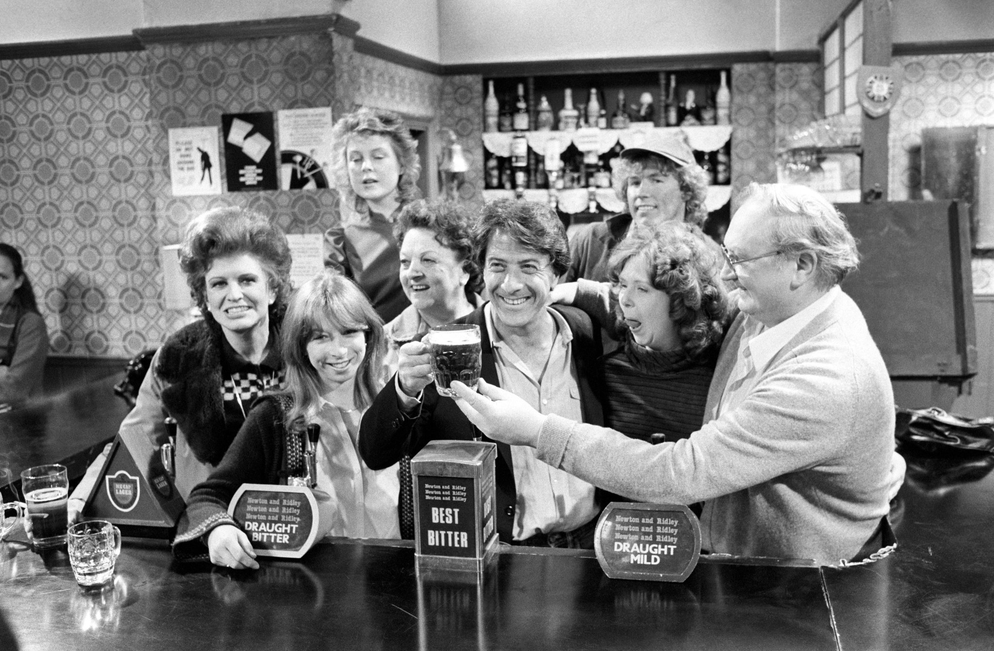 Happy birthday Dustin Hoffman! Remember when you visited the Rovers Return in 1983? (Photo credit:  