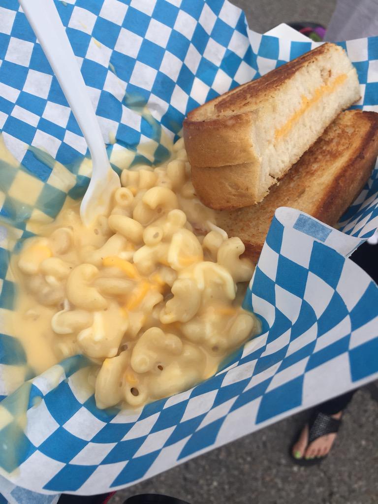 hungryhiba's tweet image. Grilled cheese sandwich and some mac n cheese from @MltdwnCheesery #PFTF