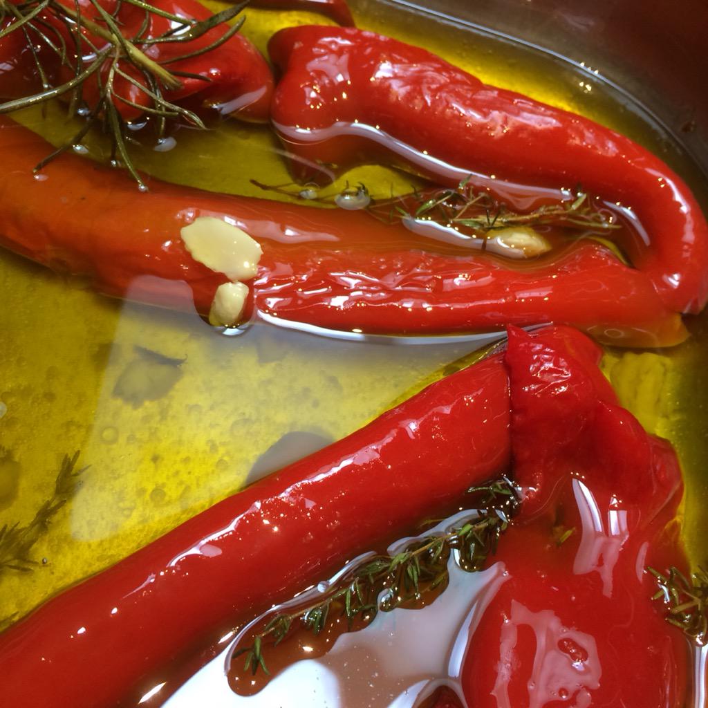 La mise en place redémarre : poivrons sweet banana confits mmmmmm