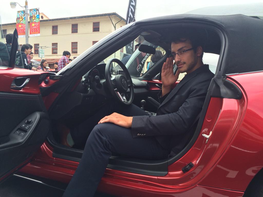 jinseyewear's tweet photo. James Bond in JINS SCREEN and @MazdaUSA MX-5 @JpopSummitFest #blockoutblue #tech #sftech #techie #car http://t.co/njEk2mHWnv