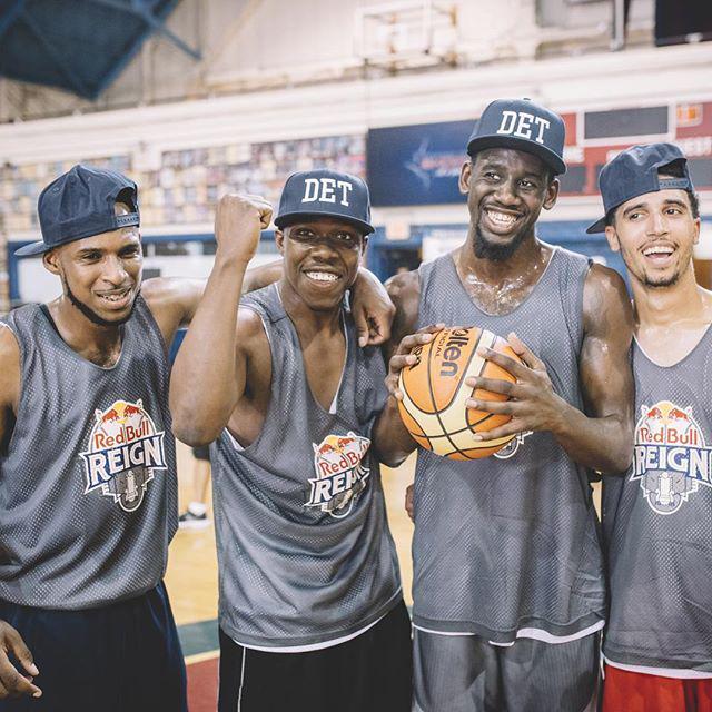 redbullDET's tweet photo. Big congrats to Red Bull #Reign champs, #teamfire...see you in #Chicago! #ballislife #Detroit 📷: @camera_jesus http://t.co/XVMehUE8Dv