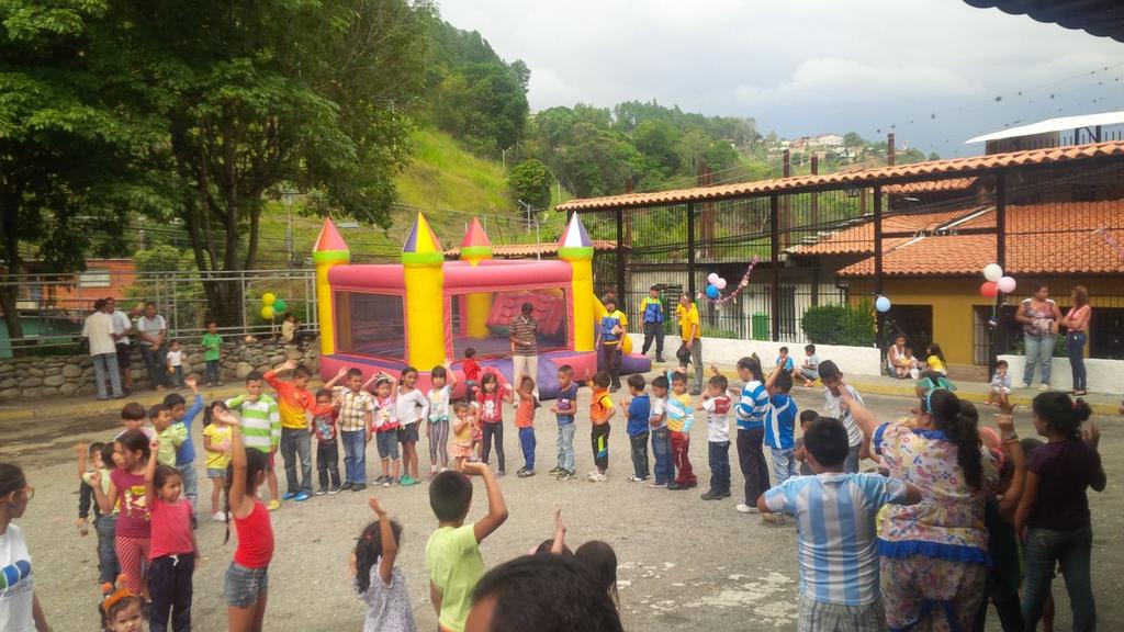 Hoy la Alcaldía junto a la comunidad promoviendo espacios de encuentro para pequeños en los Curos sector 61!