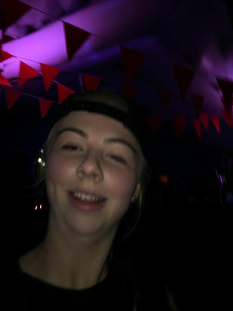 Ef þú ert á efninu, hendur upp 
<a href="/HarpaHlif/">Harpa Hlif</a>