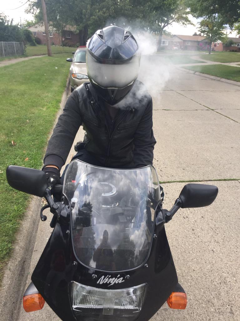 GarageStash's tweet photo. When two worlds collide #vapeon #vapelife http://t.co/gKT5iX5Ayr