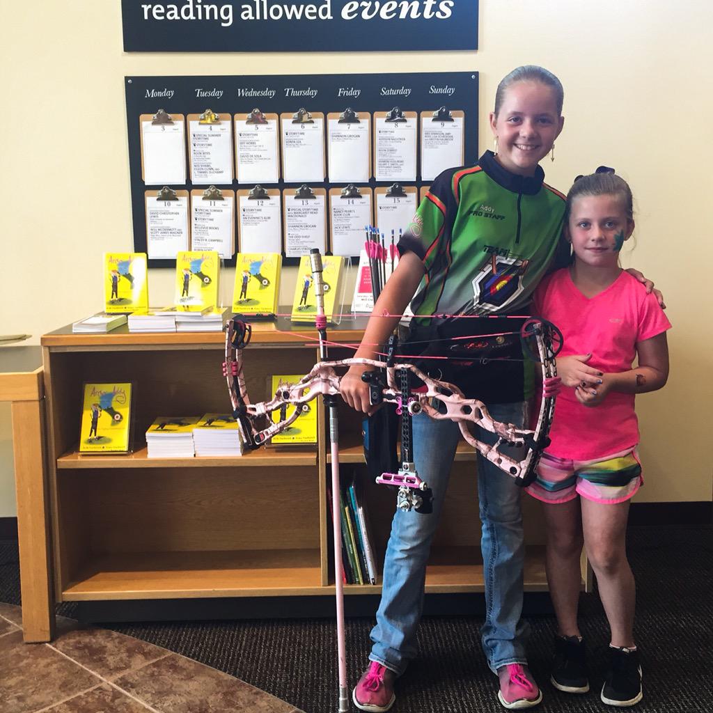 ArcherAddy's tweet photo. Book signing today @UniversityBooks for the kids and adults! #archer addy #TeamAZU #TeamNockPoint @Archery_360 http://t.co/7i2FpzpQIY