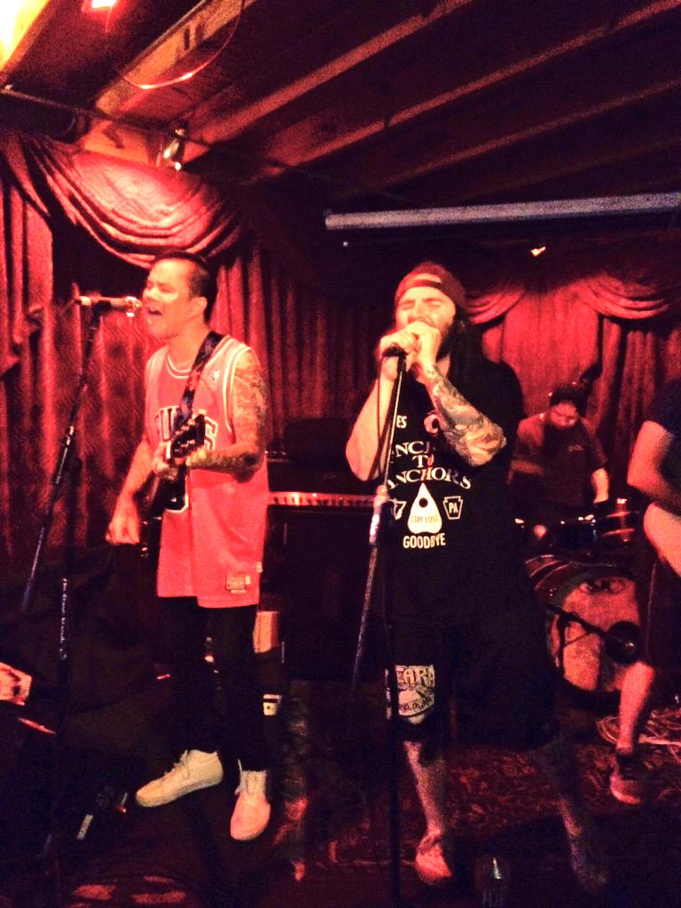 Andro13xSapien's tweet photo. Got hot & gritty last night @RedEyedFlyatx in #Austin Sweet show #supportpoppunk C'mon back soon! http://t.co/1gvK0e2h3h