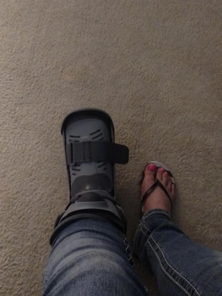 nikki_oken's tweet image. This stupid thing isn&apos;t stopping me.... #Baltimorebound #Baltimorefun