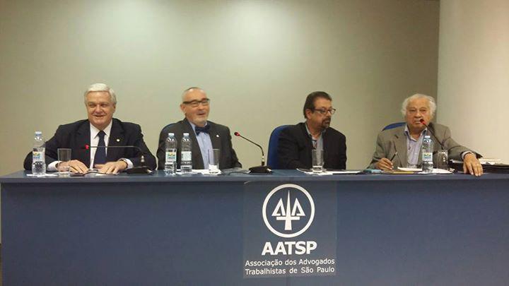 Grande debate realizado na AATSP sobre Políticas Nacionais e a Consolidação da Democracia no Brasil.