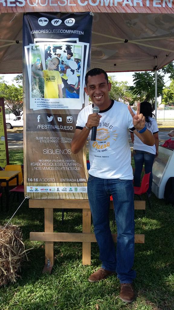 MarcoXavierFlor's tweet photo. Seguimos trabajando.
Festival del Queso Vhsa. http://t.co/TsgwLxPmbW
