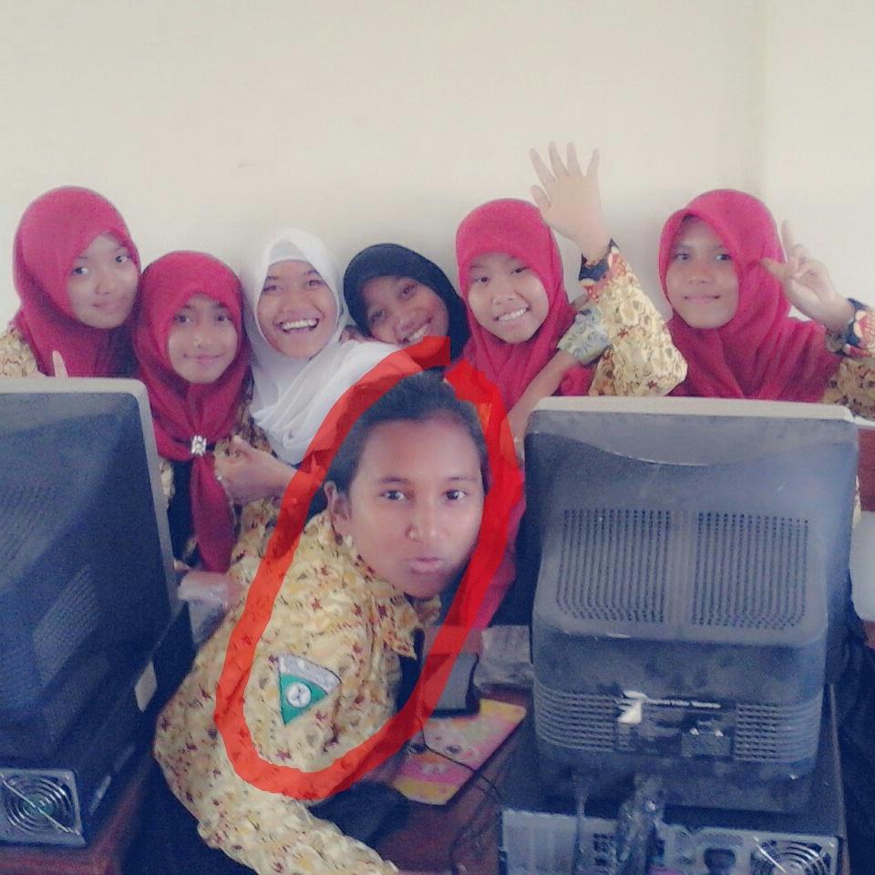 aspuri_safitri's tweet photo. Ccucokk😀😀😀 @Heny_02 http://t.co/oNet6DtE5r