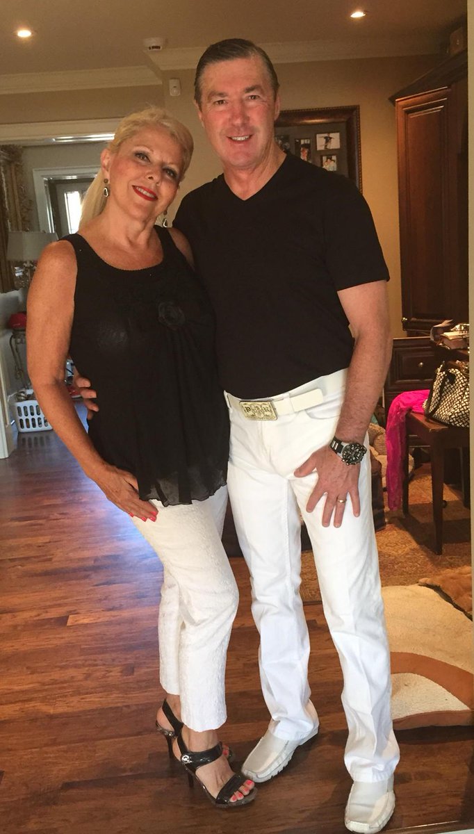 KarenAllen23's tweet photo. Twins by accident! http://t.co/1x9YZtN5Zg