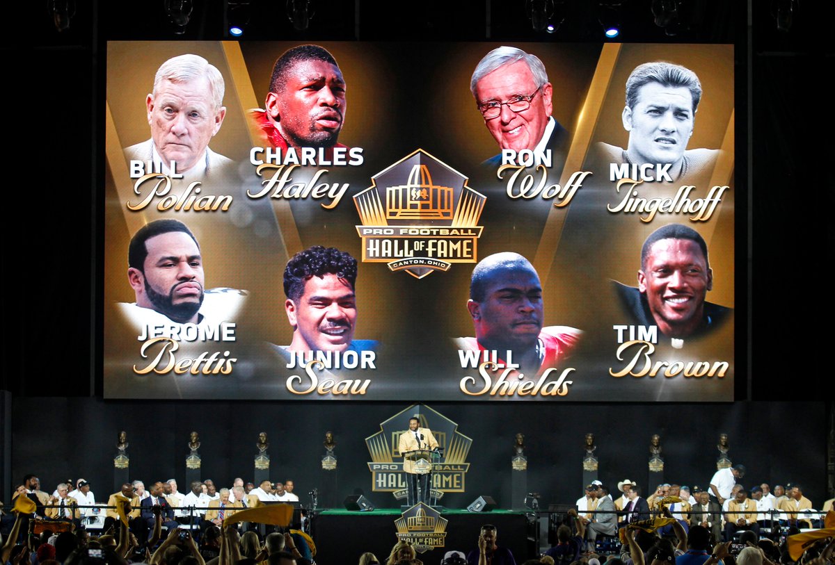 WPXI's tweet photo. MORE GREAT PHOTOS coming in from @JeromeBettis36's special night! #BusToCanton #HOF36 #PFHOF15 http://t.co/M2uCg1HZqD http://t.co/jxFbMTaYUk