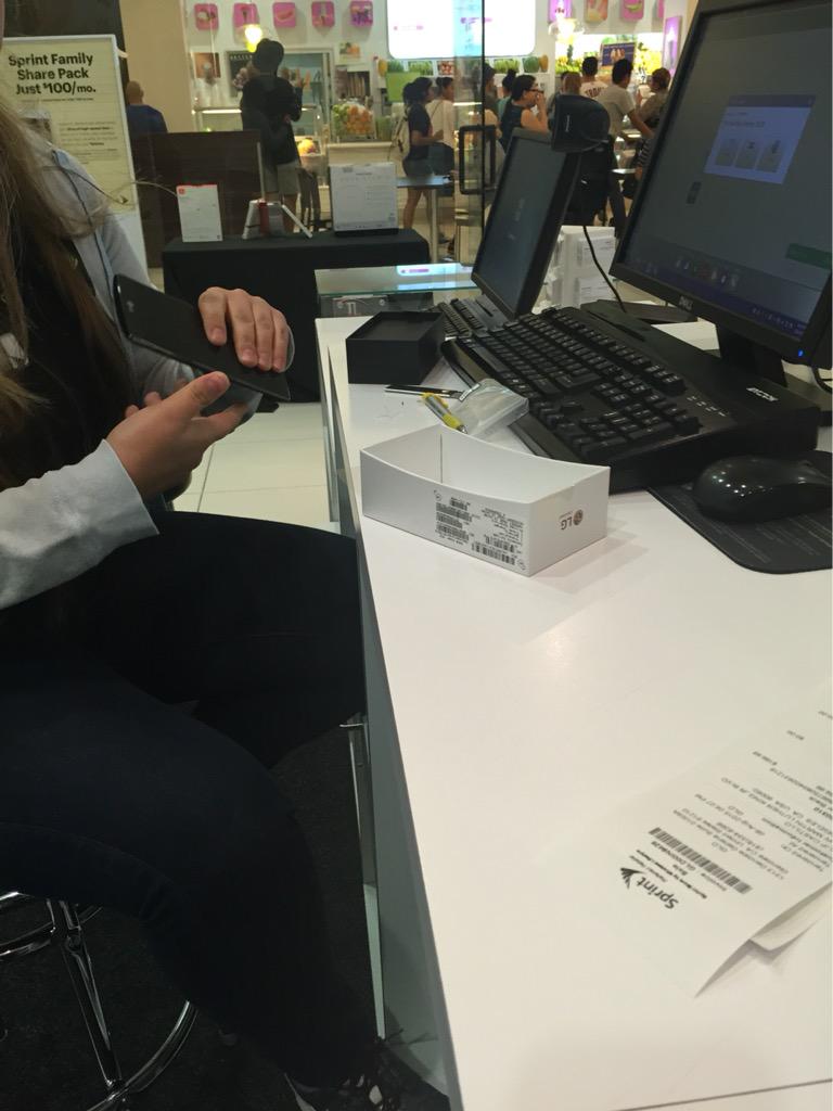 WLsprintGLD's tweet photo. G4 sale!!! Keep on pushing 👍🏼 @TyMehra @DEVINPOLK3 http://t.co/Iq3BxD70cS