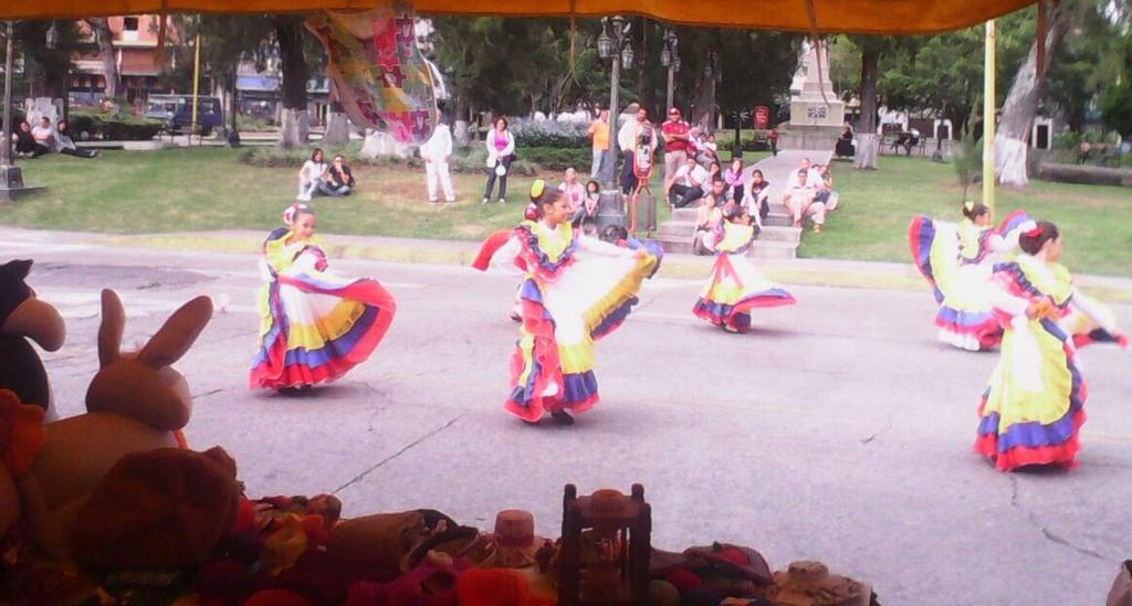 Así estuvo hoy el 2do Festival Turístico en la Plaza Glorias Patrias. Cultura, Salud, Gastronomía, Artesanía!