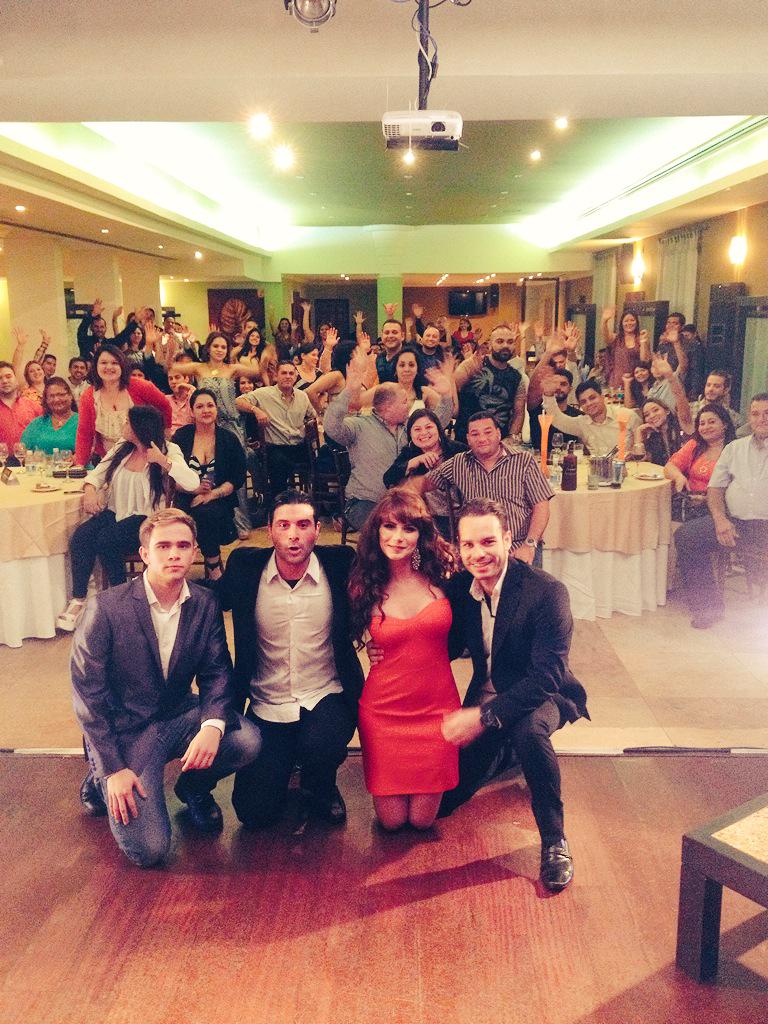 jonmontenegro's tweet photo. Aquí un registro visual, de la función privada en el Crowne Plaza de #Maracaibo "3 Solteros &amp; 1/2" 🎭 http://t.co/WpJC1r1fRT