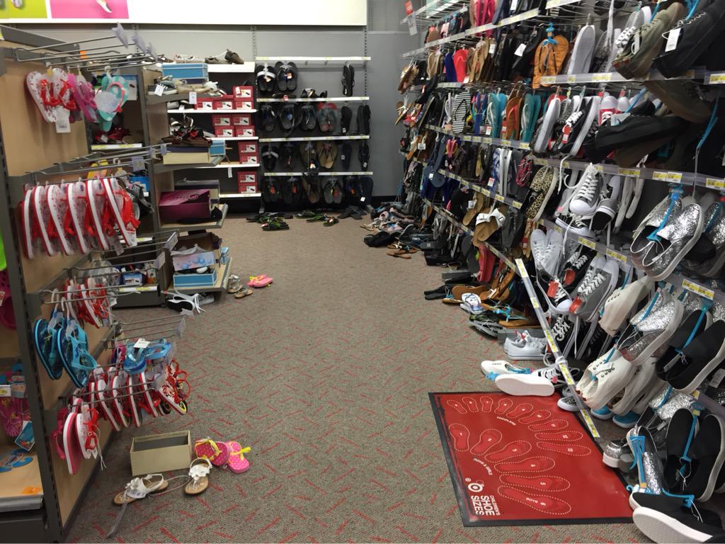 wpinerd's tweet photo. @Target ! Your Meriden Store could use some TLC! http://t.co/5sE9kRDo6h
