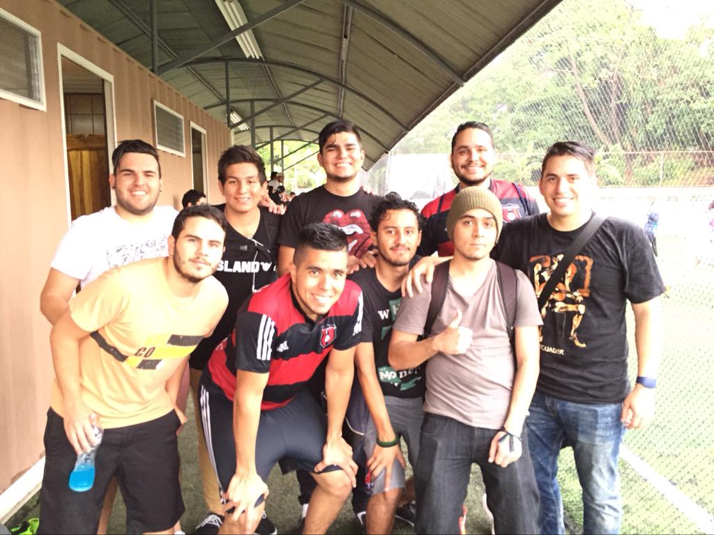 CompetesFC's tweet photo. Y así nos despedimos de la #TwitterCopaCR, agradecemos a l@s que siempre nos acompañaron... #DaleCompetes 🏄🍻 http://t.co/3G5jYryrnH