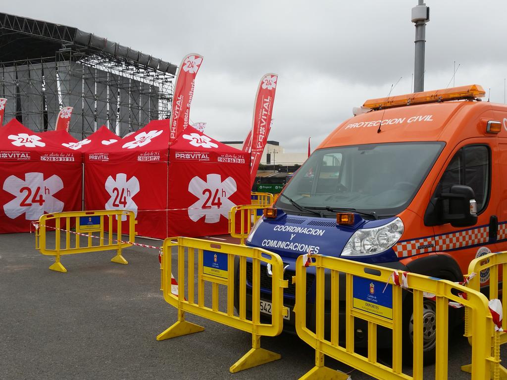 ProteCivilLPA's tweet photo. Finaliza @FestIslaDelMar destacar la excelente Coordinación entre @ProteCivilLPA @PoliciaLPA  @CSR_PVT.
Buen trabajo http://t.co/AmRkNI3ElB