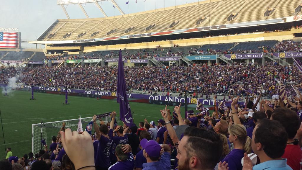 Great to hear "Knights" during the national anthem. Help create that atmosphere at #UCF ucfknights.com/knightswatch