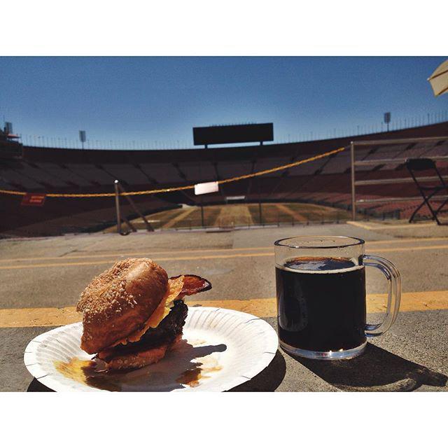 scenesfromusc's tweet photo. At http://t.co/uhQCmrwevY -- @laweekly Burgers &amp; Beer event at the Coliseum, heaven. #laburgers #laweekly #colise… http://t.co/zPVpuzROkI