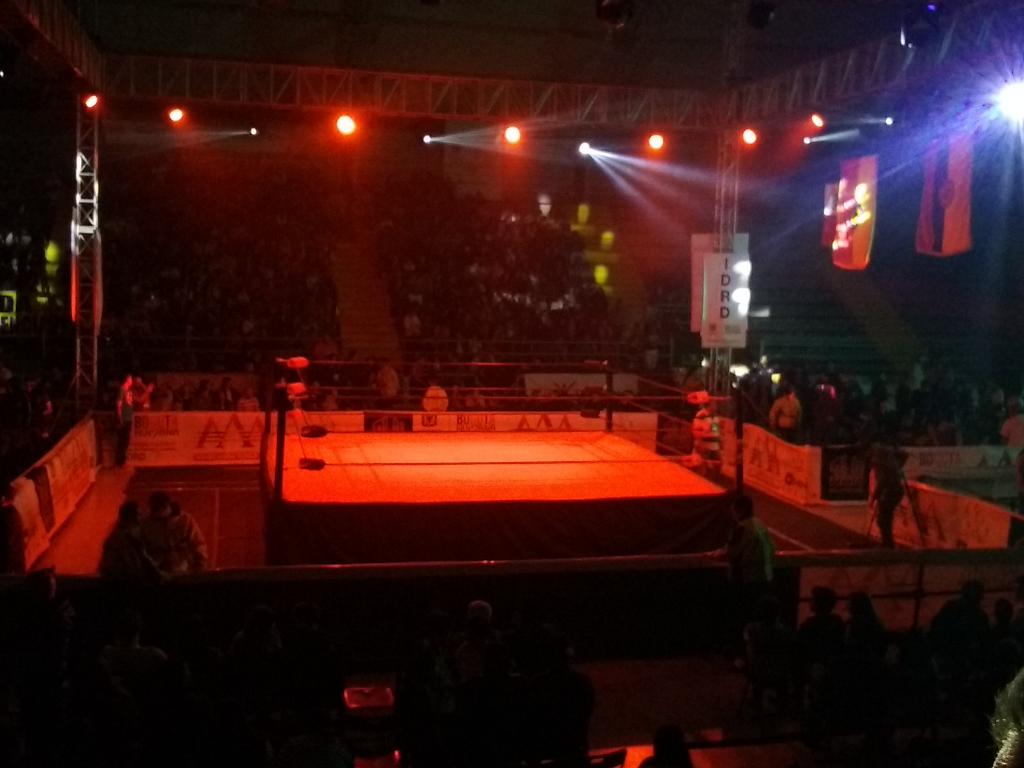 williamwallas86's tweet photo. @Lucha3LX con toda para disfrutar el último día de @luchalibreaaa en Bogotá http://t.co/IVeP1tXfxW