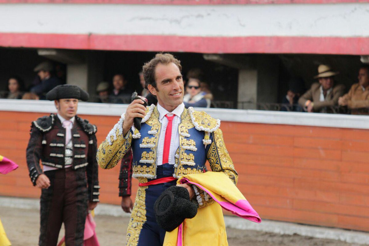 TANICUCHI (ECUADOR) Salvador Cortés corta la única oreja del festejo cultoro.com/festejos/2015/…